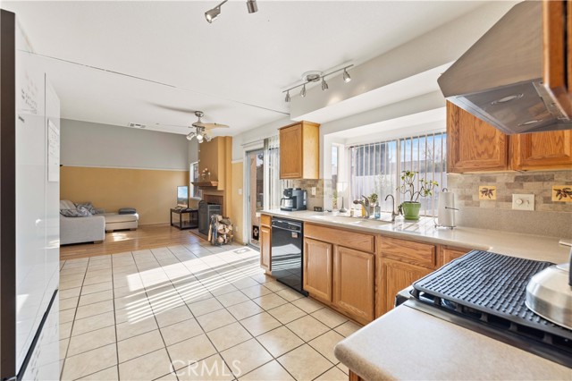 Detail Gallery Image 16 of 30 For 1806 W Avenue P4, Palmdale,  CA 93551 - 3 Beds | 2/1 Baths