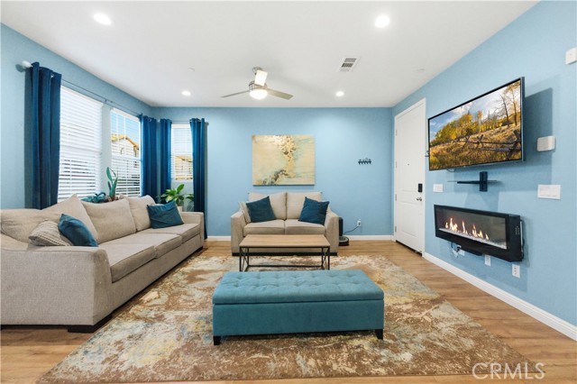 Detail Gallery Image 6 of 57 For 4196 Camino Campana, Oceanside,  CA 92057 - 3 Beds | 2/1 Baths