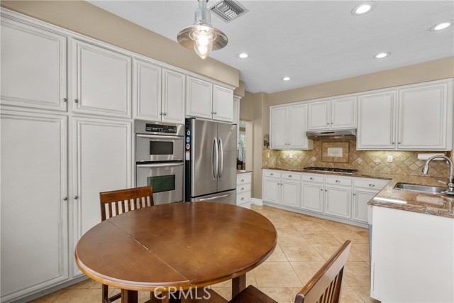 Detail Gallery Image 18 of 54 For 27360 Chesterfield Dr, Valencia,  CA 91354 - 4 Beds | 3 Baths