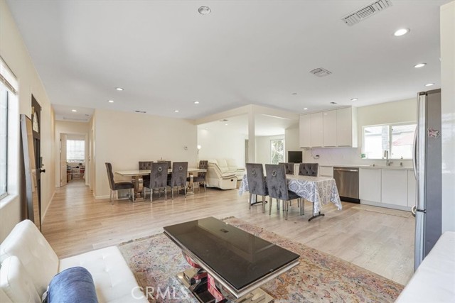 18352 Bessemer Street, Tarzana CA: https://media.crmls.org/medias/f97e01af-0453-49ef-bf7b-21a8651aca97.jpg