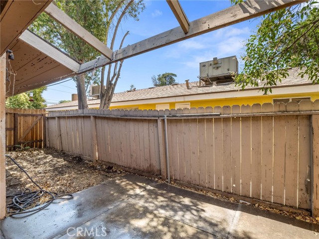 Detail Gallery Image 20 of 22 For 3725 N Fruit Ave #B,  Fresno,  CA 93705 - 2 Beds | 1 Baths