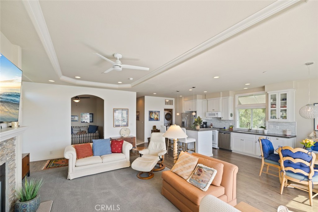 F97e5798 84ee 41ad 879b E74cdc9632b7