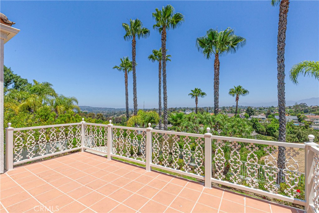 https://media.crmls.org/medias/f97eadf0-c977-4ff7-8a10-88912465d7ef.jpg?preset=X-Large