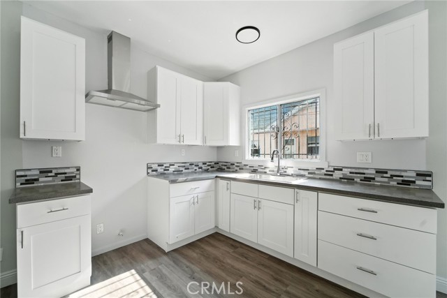 873 W 41st Drive, Los Angeles CA: https://media.crmls.org/medias/f97f359b-6f6e-41cd-be02-da545c76758c.jpg
