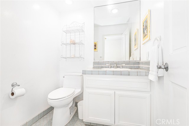Detail Gallery Image 7 of 28 For 1720 W Oceanfront #B,  Newport Beach,  CA 92663 - 2 Beds | 2/1 Baths