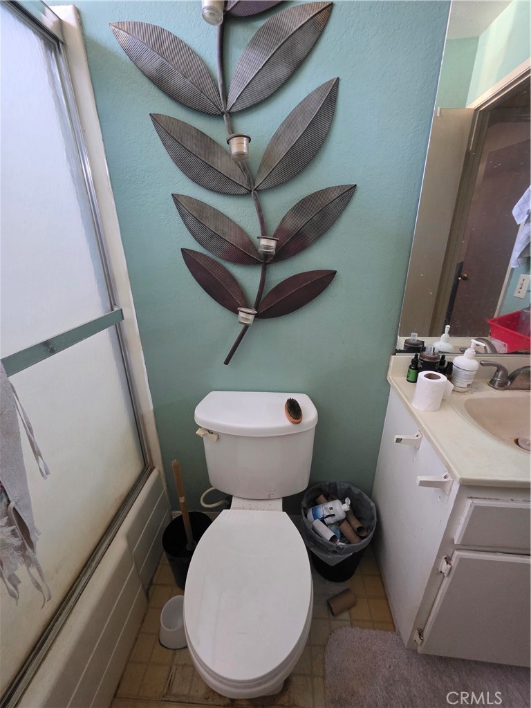 https://media.crmls.org/medias/f980c990-1f79-4102-9dbc-5986817d20ca.jpg?preset=X-Large