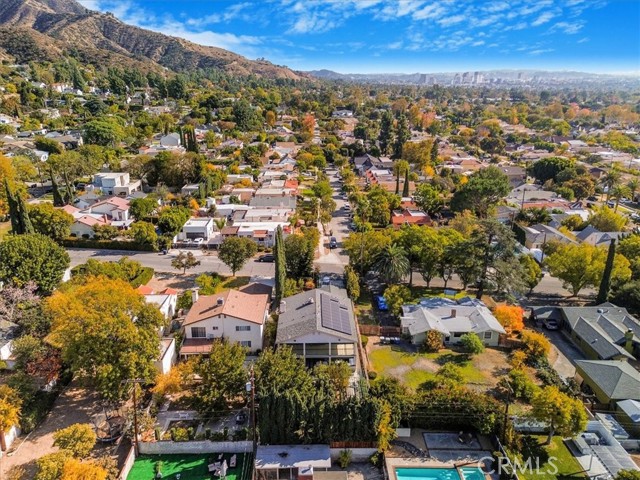 Detail Gallery Image 6 of 74 For 1531 E Alameda Ave, Burbank,  CA 91501 - 3 Beds | 3 Baths