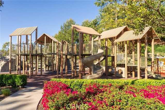 15 Clover, Lake Forest CA: https://media.crmls.org/medias/f981058b-0f73-4ab3-8209-40eb5f8d5bd1.jpg