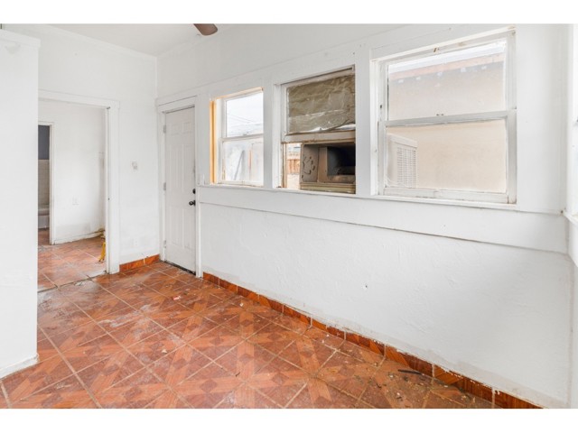 Detail Gallery Image 10 of 16 For 505 Pallesi St, Barstow,  CA 92311 - 4 Beds | 2 Baths