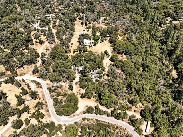 46467 Bissett Station Road, Oakhurst CA: https://media.crmls.org/medias/f9823974-9cfc-43a3-a7ec-1c30e9cefe7d.jpg