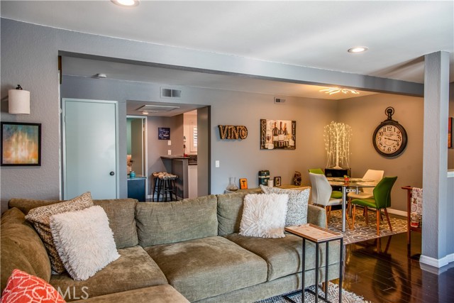 16551 Grunion, Huntington Beach CA: https://media.crmls.org/medias/f982afbc-29e1-4786-99d5-1fb835f2b434.jpg
