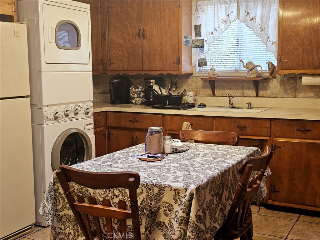 https://media.crmls.org/medias/f982d842-19e4-40c8-aa3c-a10c17cda977.jpg?preset=X-Large