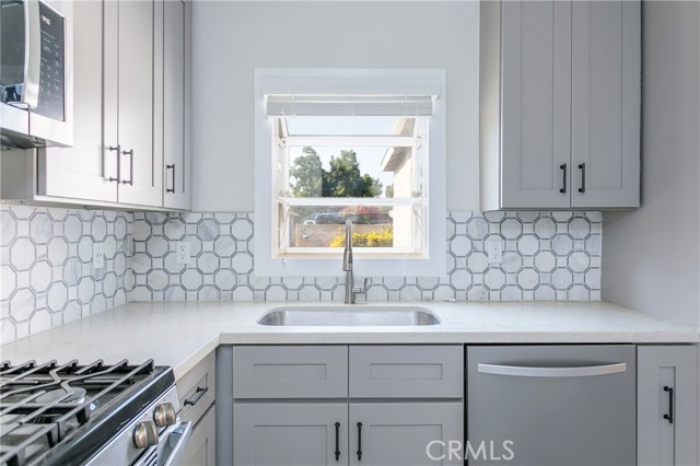 783 E Grand Avenue, Pomona CA: https://media.crmls.org/medias/f9831d78-6305-497e-a51b-c12070e28b39.jpg