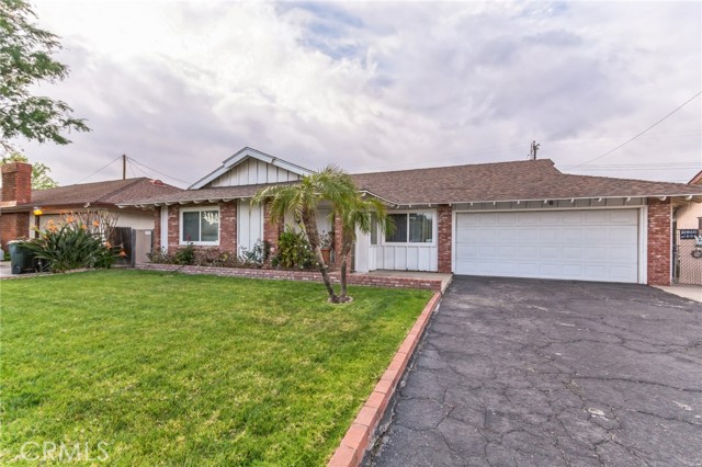 Detail Gallery Image 2 of 21 For 17036 Pine Ave, Fontana,  CA 92335 - 3 Beds | 2 Baths