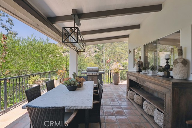 24311 Sylvan Glen Road, Calabasas CA: https://media.crmls.org/medias/f984f91d-acb7-4496-971b-480d2d2196c6.jpg