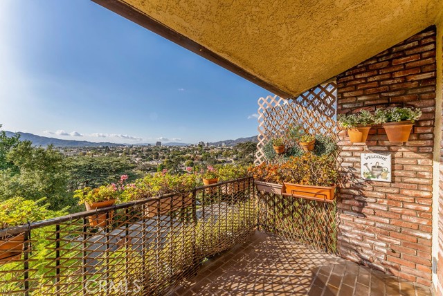 Detail Gallery Image 11 of 69 For 921 Highline Rd, Glendale,  CA 91205 - 3 Beds | 2/1 Baths