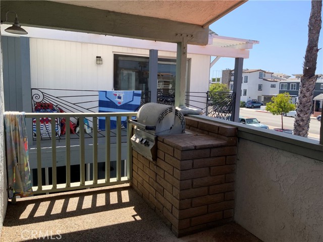 814 W Balboa Boulevard, Newport Beach CA: https://media.crmls.org/medias/f9863d65-9447-4a96-a926-ab26ee882de7.jpg