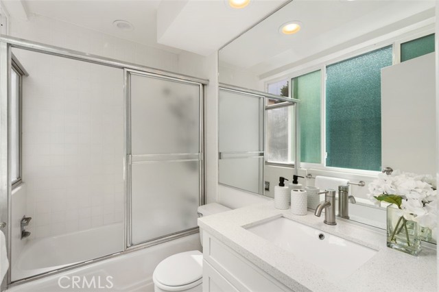540 Kelton Avenue, Los Angeles CA: https://media.crmls.org/medias/f9867e20-e3f2-4fd4-b907-dc8248551dbe.jpg