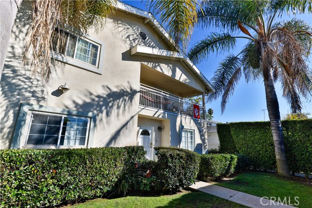 1927 Cloverfield Boulevard Santa Monica, California We are proud to present 1927 Cloverfield. This sensational, fully rehabbed, turnkey, large 4 unit building is a rare find in Santa Monica. Due to the buildings newer construction it does not fall into the Santa Monica rent control ordinance. Incredible location!! Located in close proximity to everything that's great about Southern California. Just a short 'five minute' drive to the beach at Santa Monica, 3rd street promenade, Santa Monica stairs, Brentwood, Palm trees as far as the eye can see! To the North, just a short distance to Beverly Hills, Hollywood and the Staples center. This incredibly private building is comprised of four highly desirable "large units" with one large non conforming unit (1 Three bed x Two bath + 1 Two bed x 2 bath + 2 Two bed x 1.5 bath + One 1 bed x 1 bath). The owners unit is a two story, townhouse style apt, with it's own interior laundry. All five units have been extensively upgraded to "like new" condition. Kitchen upgrades consist of Granite counters, tile flooring with stainless steel appliances. Bathroom upgrades consist of beautiful vanities, tile flooring/wainscot, upgraded lighting and fixtures. In addition, all units have beautiful flooring, upgraded fixtures and dual pain windows throughout. Each 2 bedroom unit has two parking spaces, and the one non conforming unit has one parking space. This building has it all!