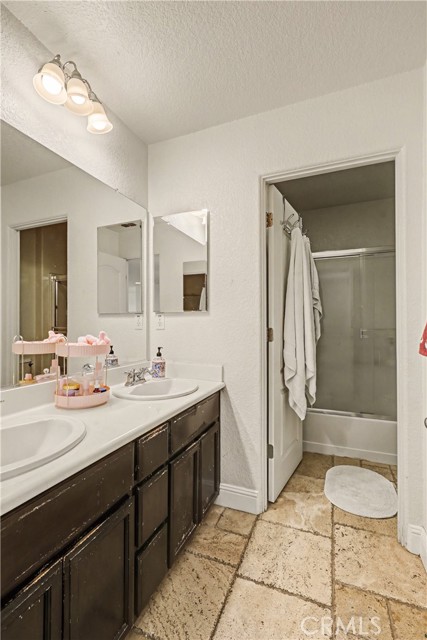 Detail Gallery Image 39 of 54 For 2001 Sola Ct, Atwater,  CA 95301 - 5 Beds | 3/1 Baths