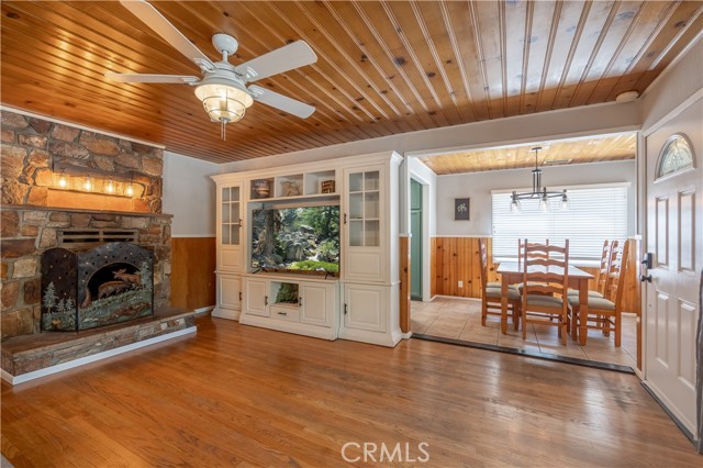 42668 Sonoma Drive, Big Bear Lake CA: https://media.crmls.org/medias/f987adfe-f877-446f-a5ea-c9d887f4603d.jpg