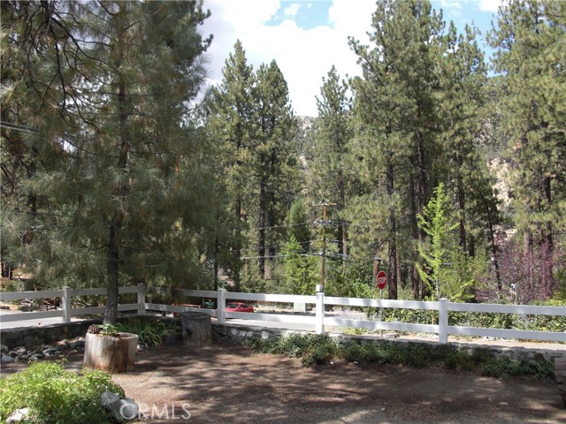 Detail Gallery Image 2 of 2 For 5865 Elm St, Wrightwood,  CA 92397 - 4 Beds | 1/1 Baths