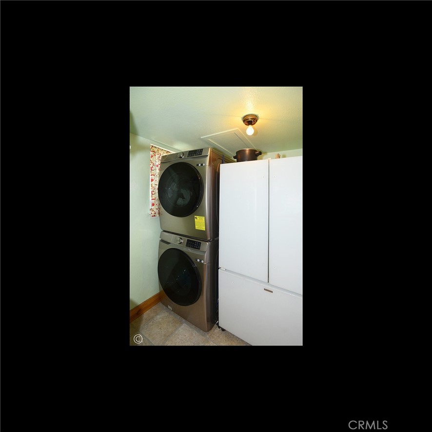 https://media.crmls.org/medias/f9885f22-13ad-4165-b21d-32376a224895.jpg?preset=X-Large