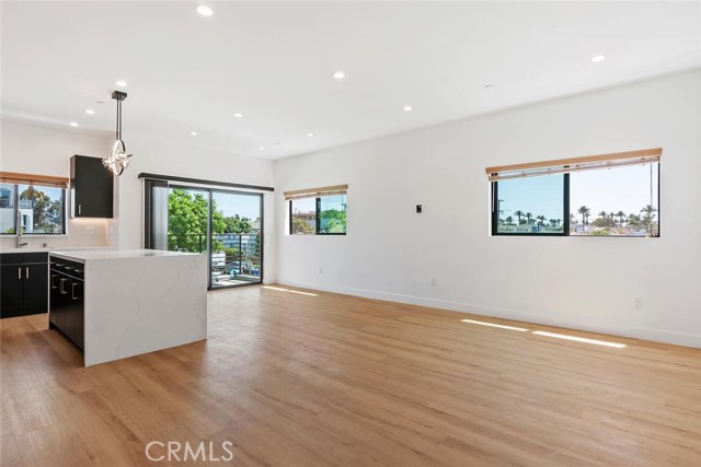 2633 S Cochran Avenue, Los Angeles CA: https://media.crmls.org/medias/f98972f9-373e-42df-8620-4c506e888ab4.jpg