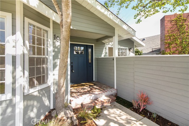 Detail Gallery Image 5 of 26 For 1933 Voorhees Ave a,  Redondo Beach,  CA 90278 - 4 Beds | 3 Baths