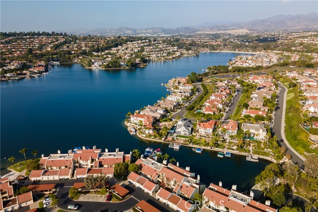 27927 Trocadero, Mission Viejo CA: https://media.crmls.org/medias/f98a65d6-92f0-434a-a1a0-5cfa00ff372d.jpg