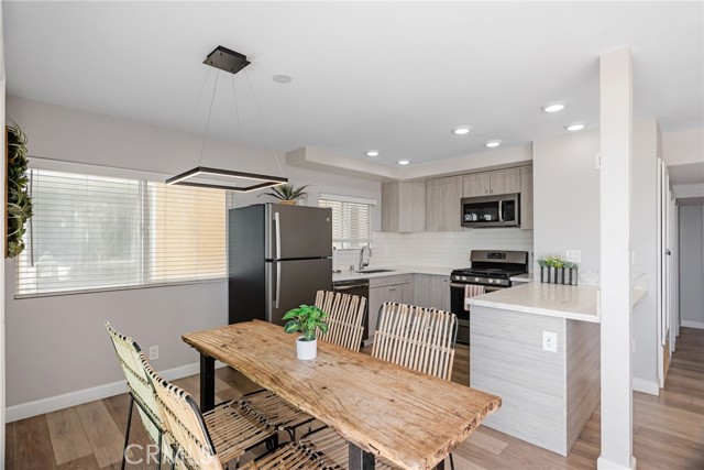 2208 The Strand, Manhattan Beach CA: https://media.crmls.org/medias/f98a9a66-9a5e-4cc0-a3d3-3e6233d44dad.jpg