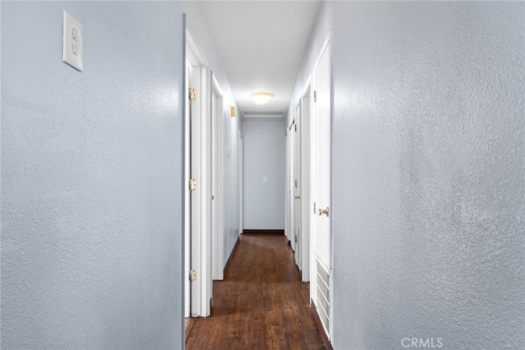 https://media.crmls.org/medias/f98ac644-8e91-410b-88ba-94aa40206205.jpg?preset=X-Large
