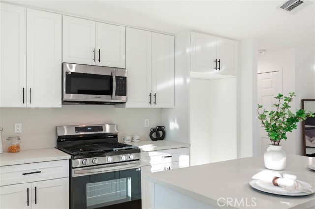 Detail Gallery Image 48 of 74 For 2140 N Rose St, Burbank,  CA 91505 - 5 Beds | 3/1 Baths