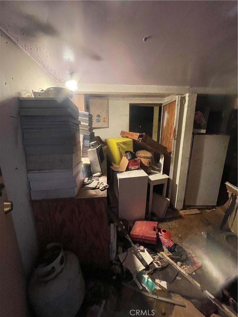 https://media.crmls.org/medias/f98cc658-9232-47a7-88a7-4c2438c530ad.jpg?preset=X-Large