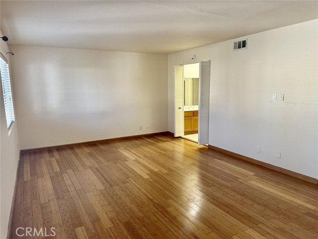 Detail Gallery Image 17 of 24 For 18354 Collins St #F,  Tarzana,  CA 91356 - 2 Beds | 2/1 Baths