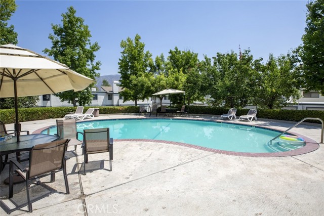 Detail Gallery Image 29 of 40 For 10504 Sunland Bld #5,  Sunland,  CA 91040 - 2 Beds | 1/1 Baths