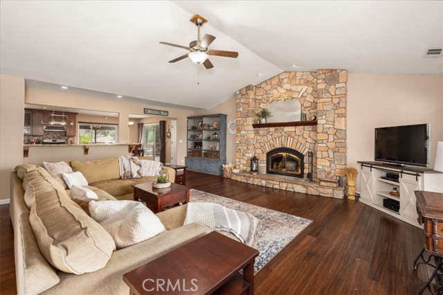 Detail Gallery Image 14 of 47 For 47527 Miami Highlands Dr, Oakhurst,  CA 93644 - 4 Beds | 2/1 Baths