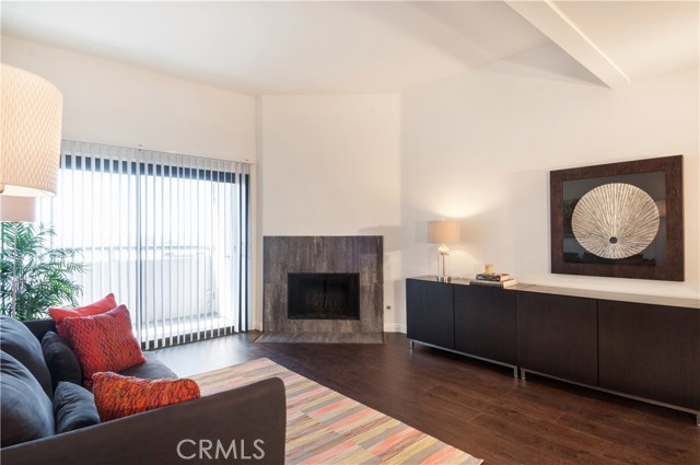 8300 Manitoba Street, Playa del Rey CA: https://media.crmls.org/medias/f98e5ab5-0040-476f-8bd5-8144598d08af.jpg