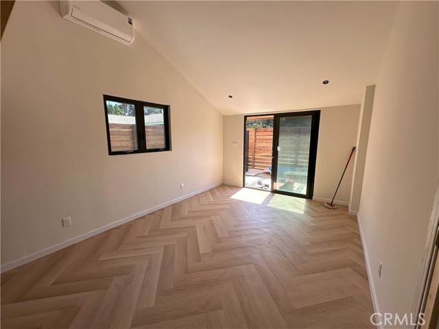 Detail Gallery Image 6 of 11 For 6701 Andasol Ave, Lake Balboa,  CA 91406 - 0 Beds | 1 Baths