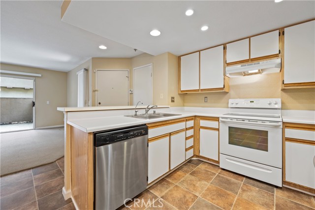 Detail Gallery Image 3 of 23 For 2800 Keller Dr #69,  Tustin,  CA 92782 - 1 Beds | 1 Baths