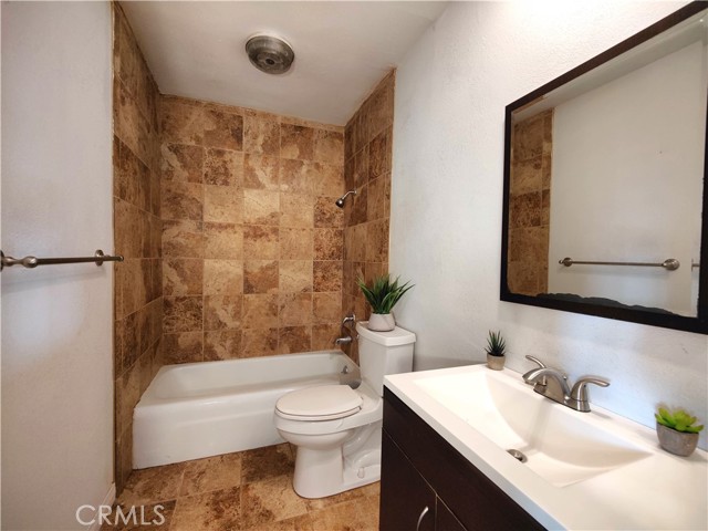 5625 Sumner Way, 208 photo 7