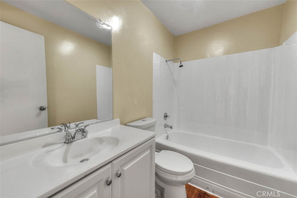 https://media.crmls.org/medias/f991c192-ac73-4c9b-821f-9c32b039a9c6.jpg?preset=X-Large