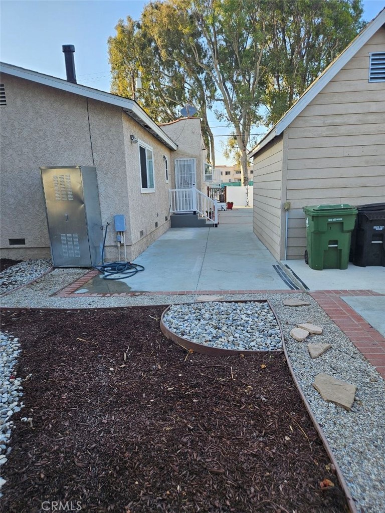 https://media.crmls.org/medias/f9923319-6b18-400d-b5f8-7772961e5150.jpg?preset=X-Large