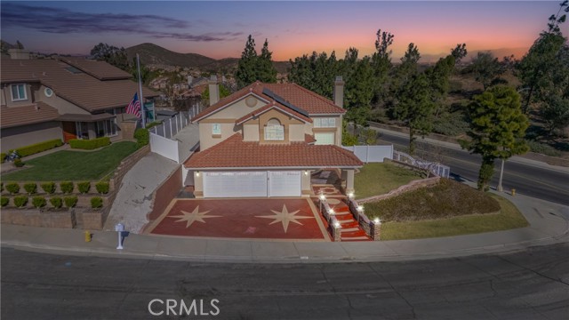 Detail Gallery Image 2 of 38 For 429 Somerset Cir, Corona,  CA 92879 - 4 Beds | 3 Baths