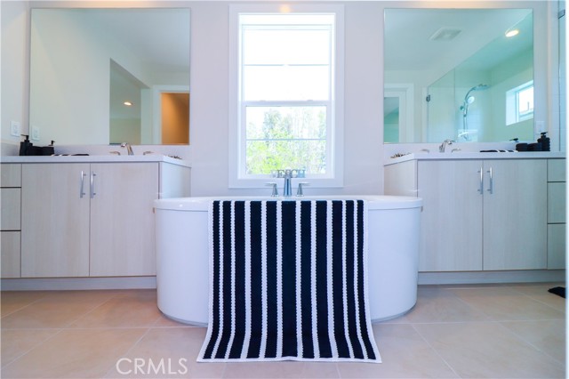 390 Riverbend, Lake Forest CA: https://media.crmls.org/medias/f992f48a-e5d4-4144-9671-25d1dcfc29ec.jpg