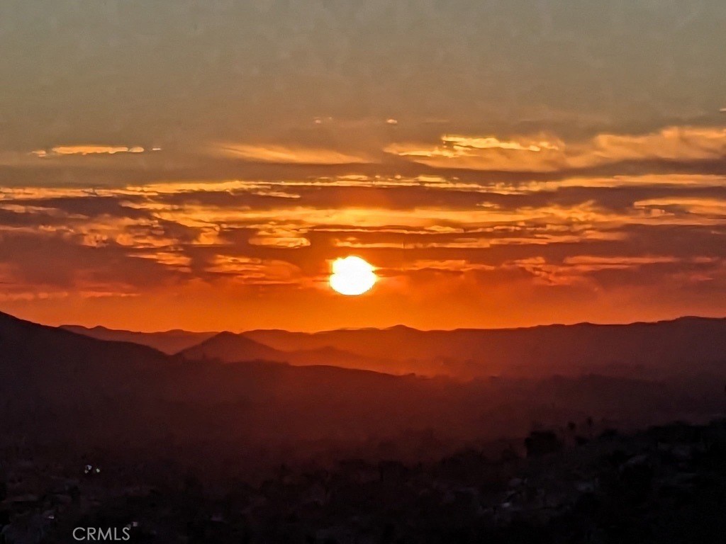 https://media.crmls.org/medias/f9937e38-aade-4198-9d39-8ba9aa167005.jpg?preset=X-Large