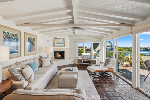 2616 Cove Street, Corona del Mar CA: https://media.crmls.org/medias/f993c82f-a709-46d9-9a59-649904f5211b.jpg