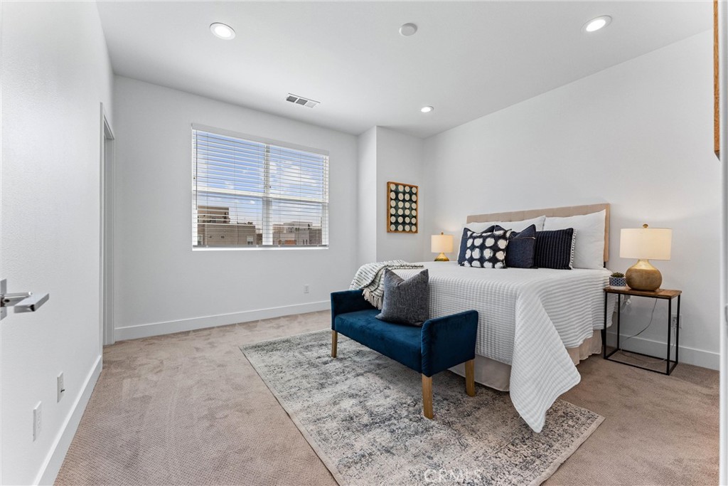 F99479e8 0625 4a05 B146 302bfcc00954