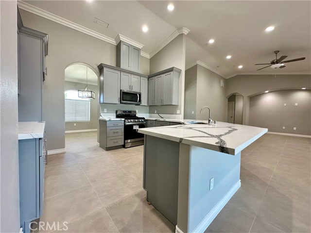Detail Gallery Image 12 of 33 For 18255 Winnetka Rd, Apple Valley,  CA 92307 - 4 Beds | 3 Baths