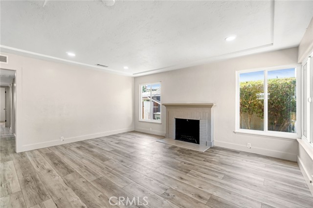 Detail Gallery Image 5 of 41 For 2824 E Brown Ave, Fresno,  CA 93703 - 3 Beds | 2 Baths